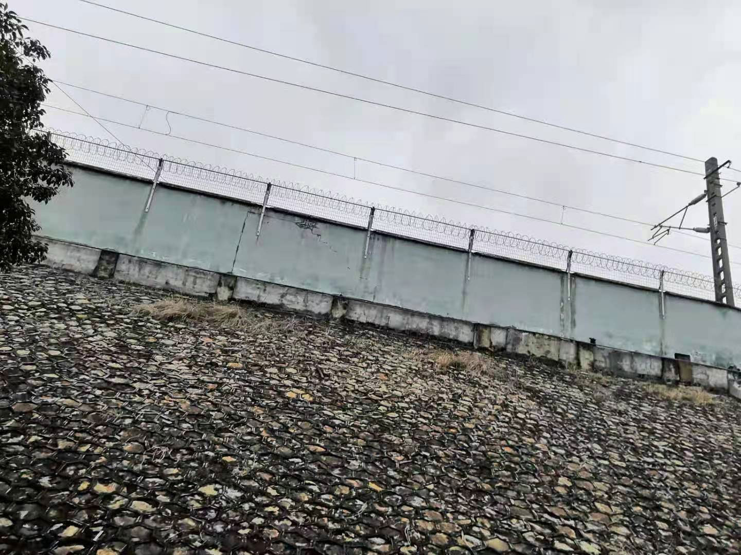 中国铁路广州段沿线两边8万平米围墙翻新，全系选用